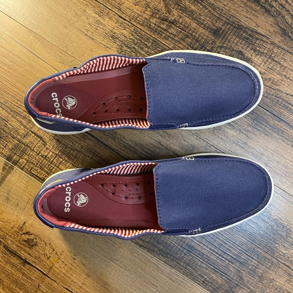 NWOT Crocs lovely shoes 🐊